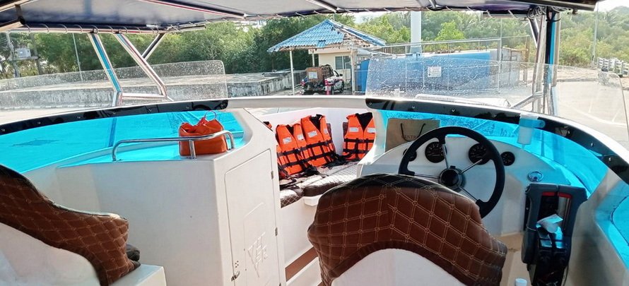 Private speedboat 1 engine 2